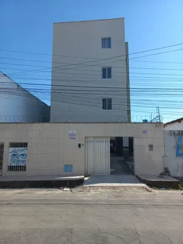 Excelente oportunidade!!! Apartamento no Montese com sala, cozinha, área de serviço, 02 qu