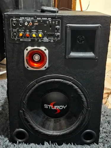 Caixa de som semi nova