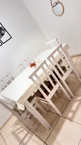 Mesa com 6 cadeiras