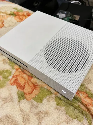 Xbox one s + Controle