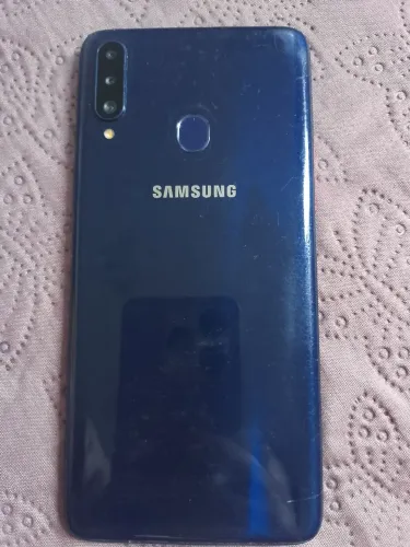 Celular A20s cm tela trincada mas não interfere em nada