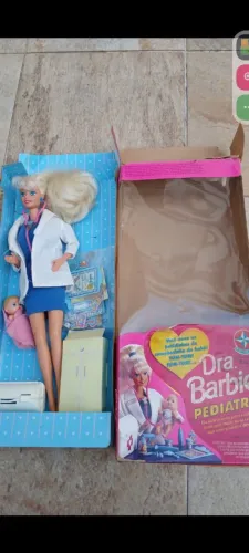 Boneca Barbie Estrela pediatra na caixa