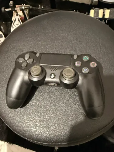 Controle PS4 com defeito na seta esquerda