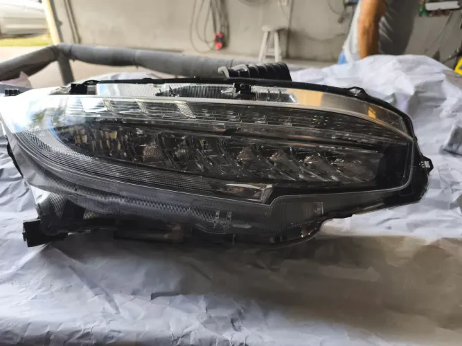 Farol dianteiro lado direito Honda Civic 2016 a 2019