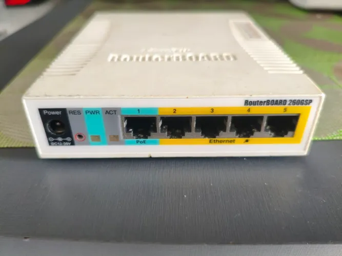 Switch MikroTik RouterBOARD 260GSP - Gigabit c/ SFP