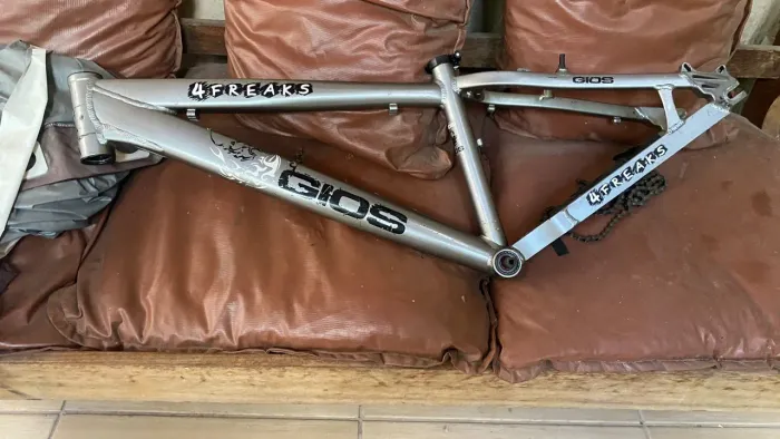 QUADRO GIOS 4 FREAKS 2012 CHUMBO