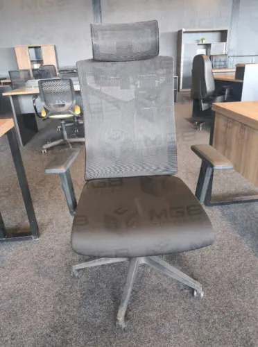 Cadeira de Presidente Lugano - ENTREGAMOS DF E ENTORNO