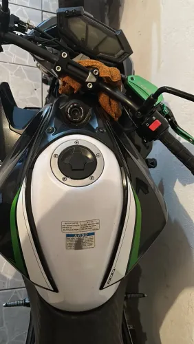 Vende-se Kawasaki Z800
