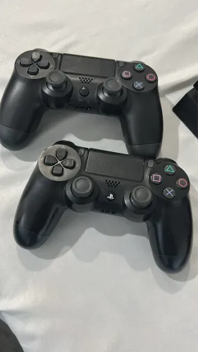 Ps4 - 2 manetes - 500gb de ram