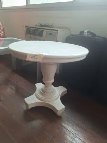 Mesa pequena para sala