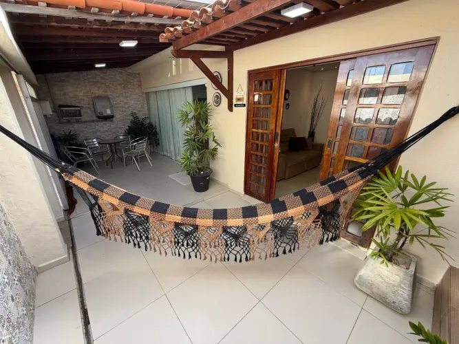 Casa Nascente em Frente à Praça Denis Agra Santo Eduardo