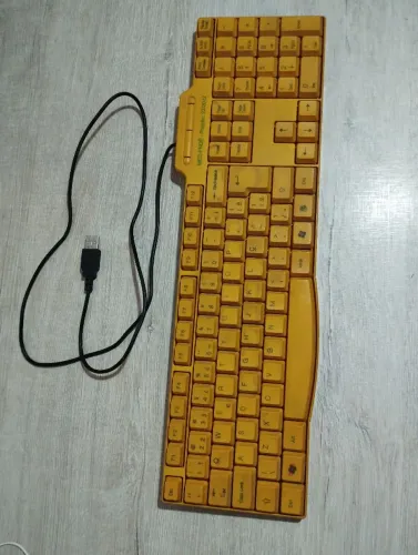 Teclado USB amarelo 