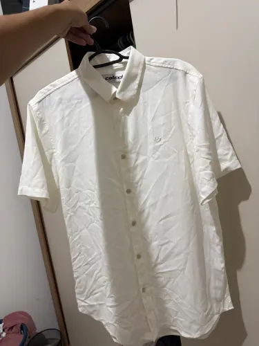 Vendo camisa da Colcci nova - nunca foi usada.