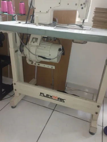 Vendo máquina Reta e orveloque em perfeito estado