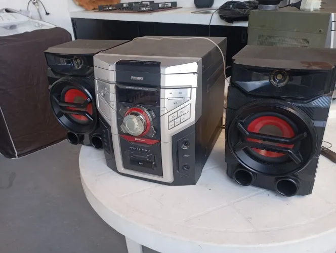 Aparelho de som Philco antigo mas funcionando