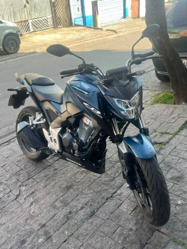 Vende se cb tuister 300f flex abs