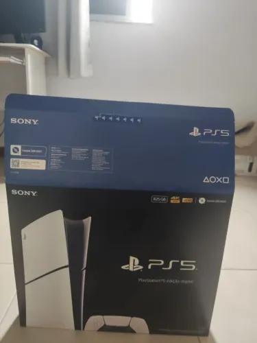 ? PS5 Slim Digital + 2 DualSense + Base de Carregamento ? R$ 3.500