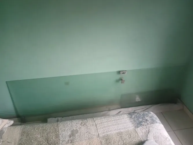 Vendo porta blindex aceito troca de iphone 11 pra cima.Atenção as manchas e dá parede