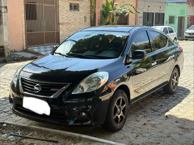 Nissan Versa SL 1.6 16V Flex Fuel 4P Mec. 2013