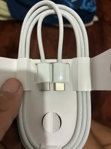 Vendo um cabo de carregador tipo USB - c de iPhone aparti do aparelho 15 até o 17