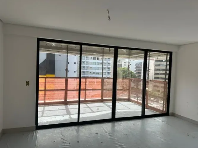 Porta de varanda nova. Vidro com alumínio preto 2,3 m/ 4,38m. 4 folhas- 2,30x1,10 p/ folha