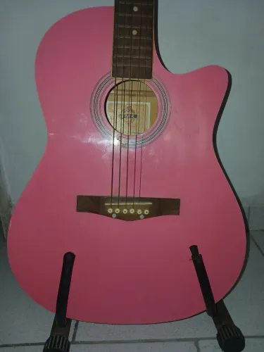 Vendo violão rosa com tripé