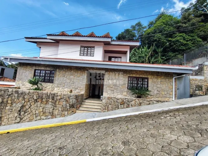 Casa com 285m? no Córrego Grande Florianópolis