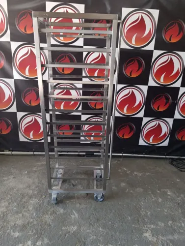 Carrinho 38x54,5x1,60 todo no aço inox usado estado de novo rodízio funcionando