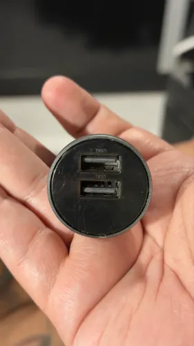 Conector USB Baseus para 12v/24v de carro