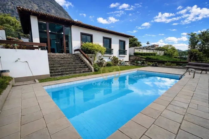 Casa com 4 dormitórios à venda, 350 m² por R$ 1.590.000,00 - Quitandinha - Petrópolis/RJ
