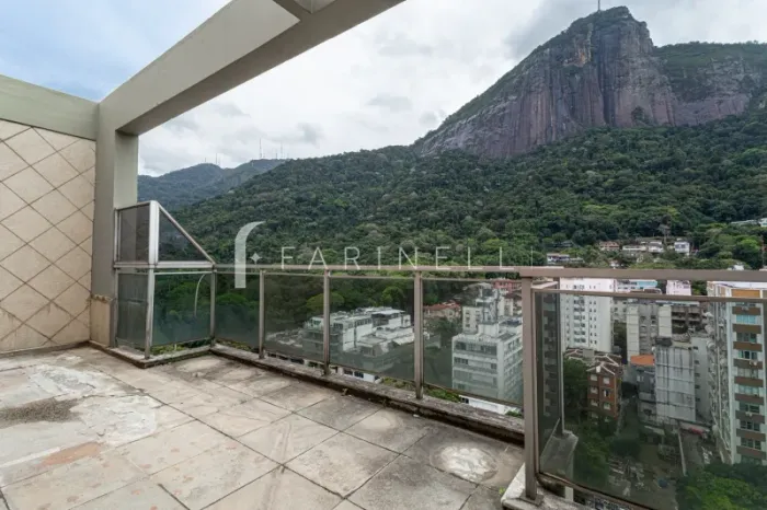 Cobertura duplex em ótima localização na Lagoa e próximo do Jardim Botânico.