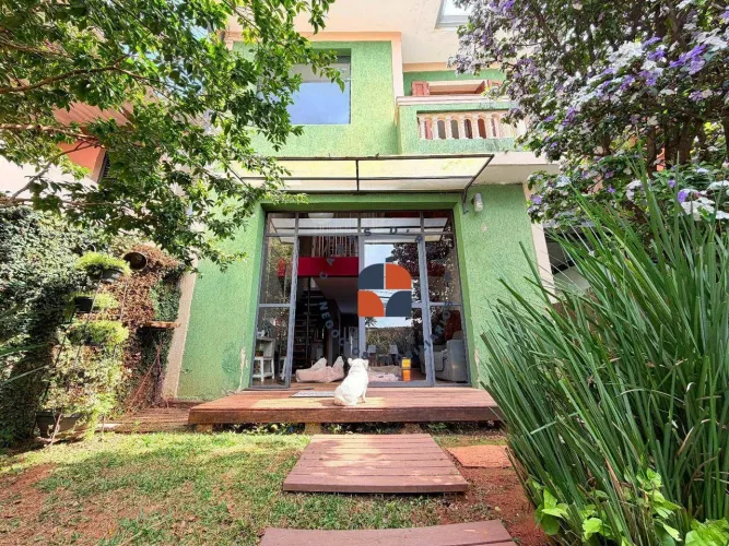 Casa super estilosa, com 360 m² de terreno e excelente localização na Vila Ipojuca! Um imó