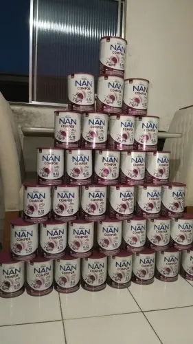 Latas de leite vazias
