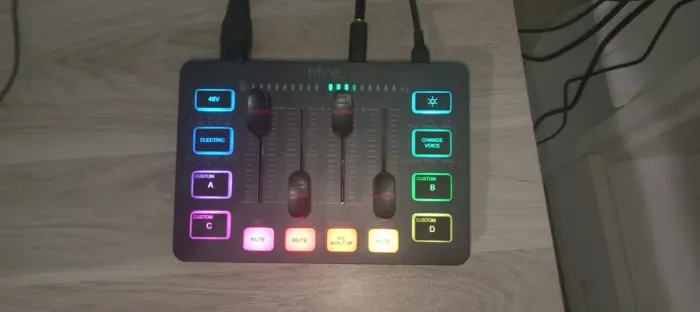 Mixer de audio Fifine SC3 + cabo Xlr para p10