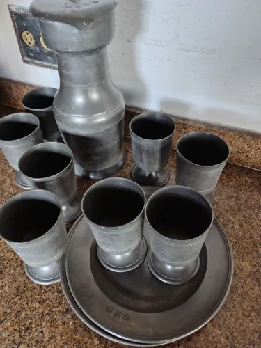 Lote Luxo Estanho John Somers Legítimo - 11 Peças (8 Copos, Jarra E 2 Pratos)