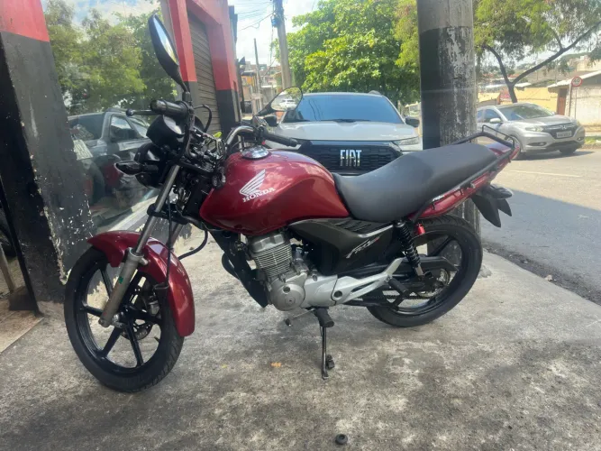 Fan 150 vermelha