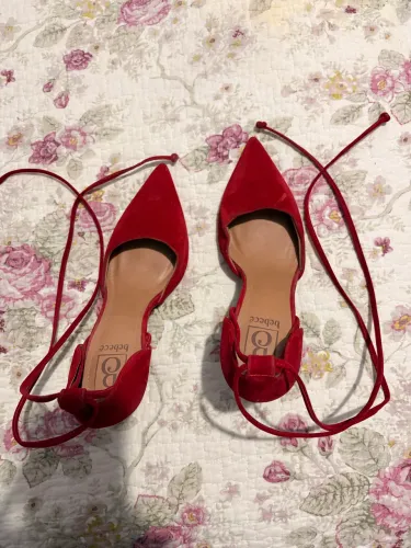 Botas e scarpin vermelho veludo
