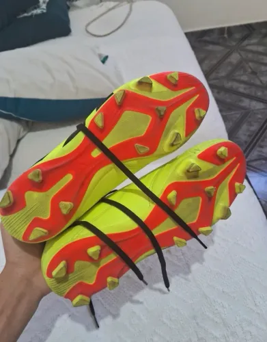 Chuteira adidas predator club