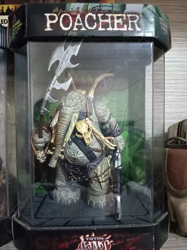 Poacher - Total Chaos - Mcfarlane Toys - Deluxe Editions - FishTank com Luz RARÍSSIMO!!!
