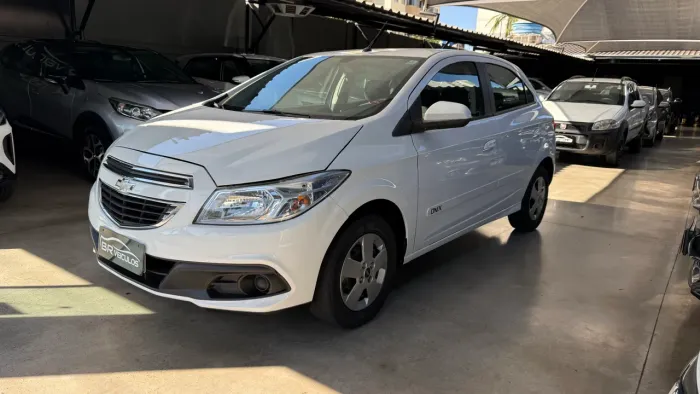 Chevrolet Onix Hatch LT 1.0 8V Flex Power Mec. 4P 2014