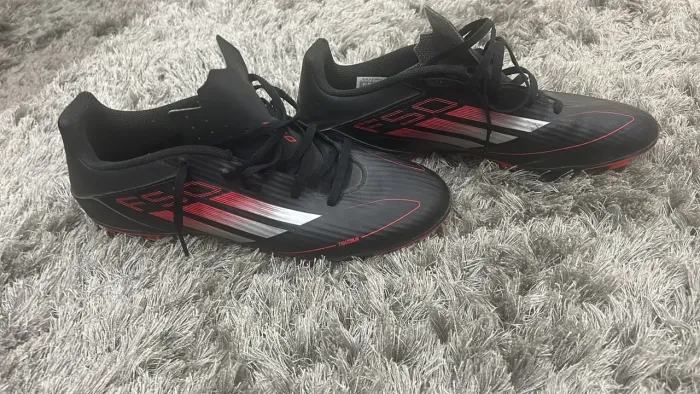 Chuteira da adidas f50