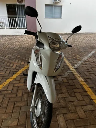 VENDO HONDA BIZ C100i COR: BRANCA.