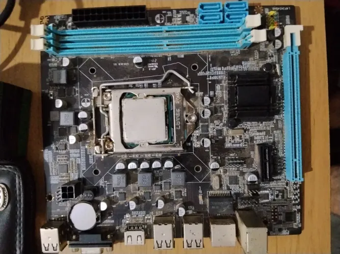 Placa Mãe MaxxDigital 61 LGA-1155 DDR3 VGA HDMI USB 2.0 com processador Intel I5-2400