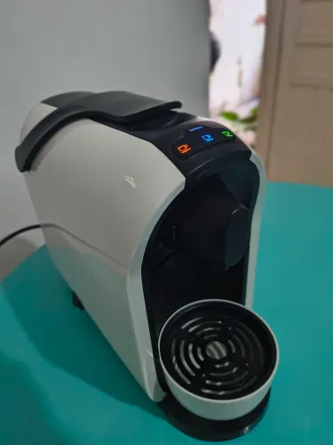 Cafeteira três corações muito nova