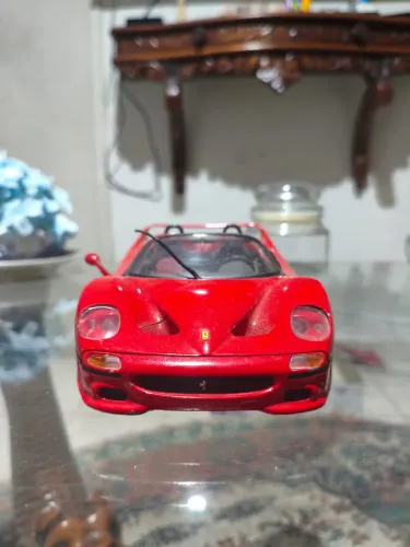 Miniatura Ferrari f50 1:18 MAISTO (usado)