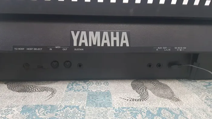 Teclado Yamaha PSR-B50 (Versão Brasileira PSR-530) + Capa - Impecável e 100% Funcional