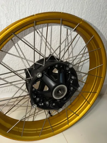 Roda BMW R 1250 gs dourada original