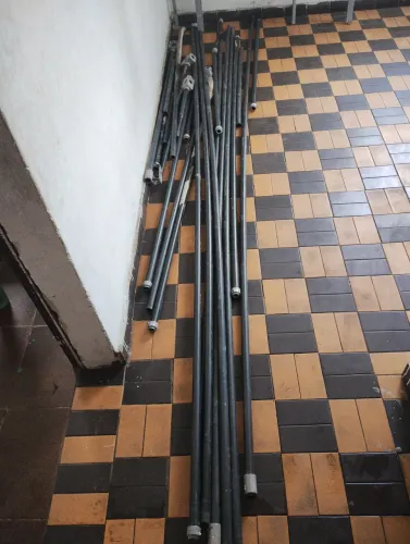 ELETRODUTOS ELETRÓLITOS DE PVC VENDO ESSES VARAS POR APENAS 200,00