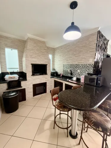 Casa com 1 suite + 5 quartos, piscina, semimobiliada, no Bairro João Costa em Joinville
