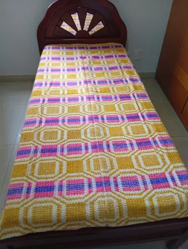 Colchas luxuosas de solteiro feitas em lã. Usada em cama ou sofá, R$80,00. *